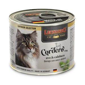 Leonardo Lata Cordero con Ave para Gato